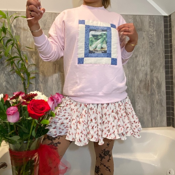 Up-cycled sweatshirt with vintage quilt - Picture 2 of 4